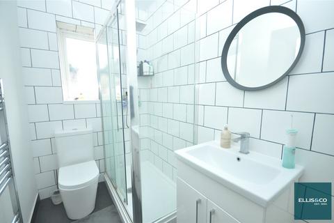 2 bedroom apartment to rent, Granville Place, High Road, London, N12