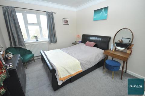 2 bedroom apartment to rent, Granville Place, High Road, London, N12