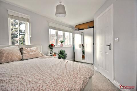 9 Dougall Close, Tunbridge Wells, TN2 3GN