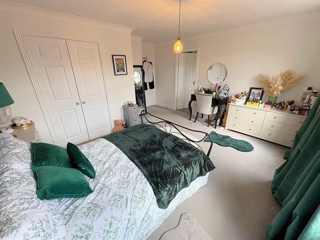 Bedroom 1 alt
