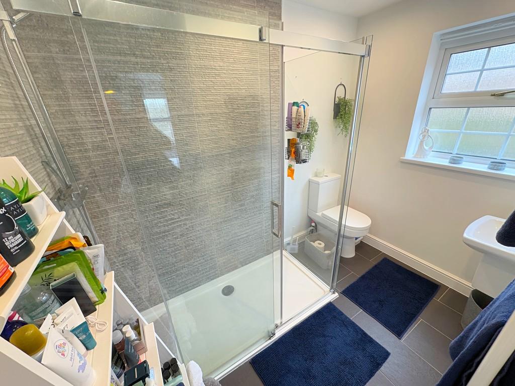 Ensuite to Bedroom 2