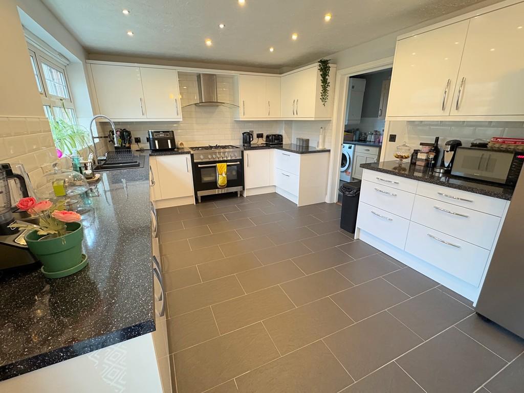 Kitchen alt angle