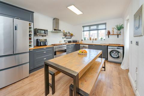 25 Vincent Road, Coulsdon, CR5 3DH