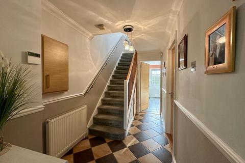 16 Rochford Avenue, Waltham Abbey, EN9 1SD