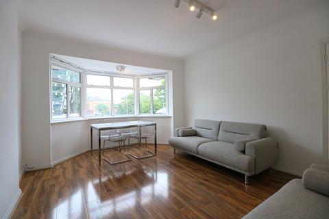 4 bedroom maisonette to rent, Western Avenue, London W3