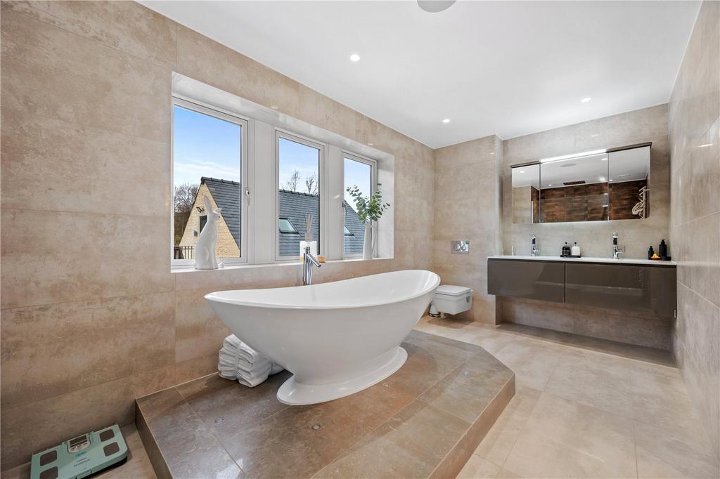 Main En-Suite