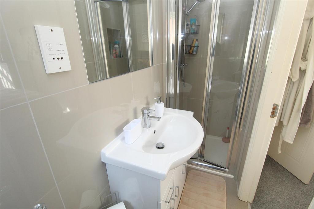 Ensuite1.JPG