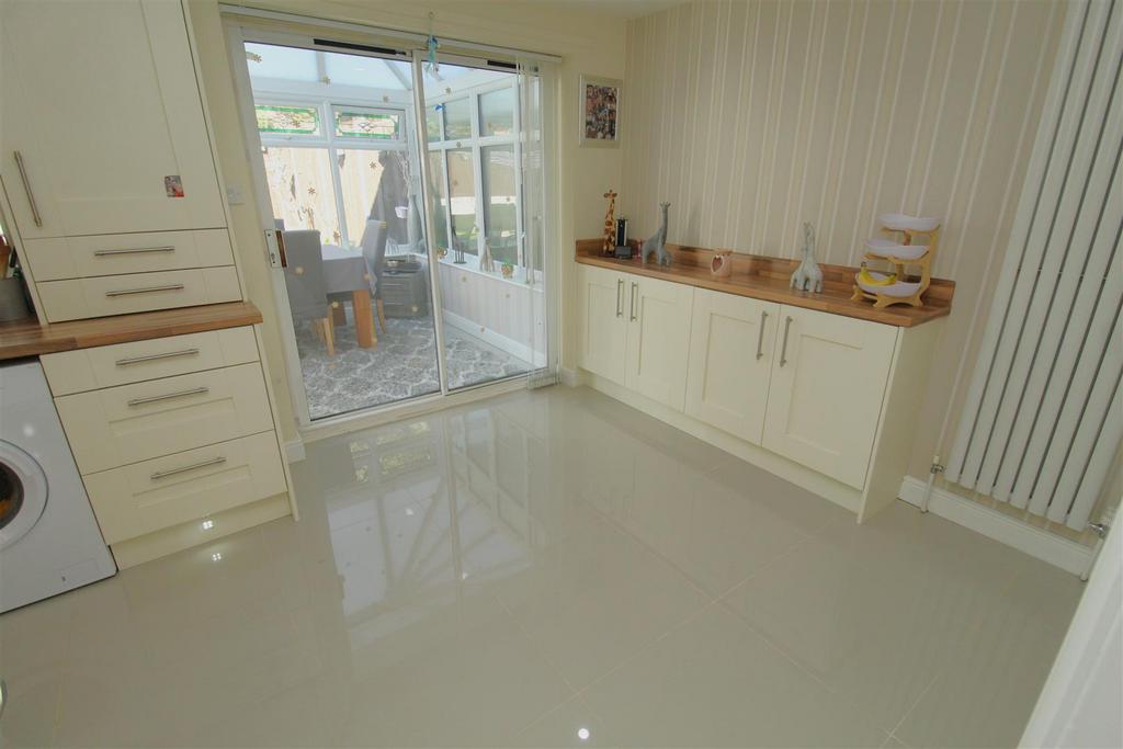 Kitchen5.JPG
