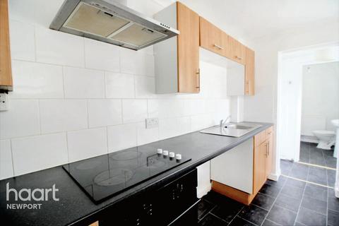 3 bedroom terraced house to rent, Cardiff Road, NEWPORT