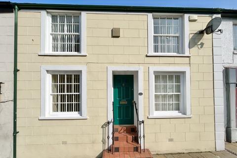 3 bedroom terraced house for sale, Castle Street, Conwy