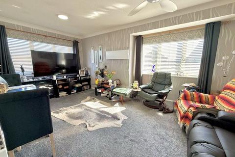 2 bedroom retirement property for sale, Eleanors Court, Dunstable