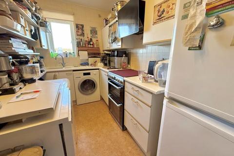 2 bedroom retirement property for sale, Eleanors Court, Dunstable