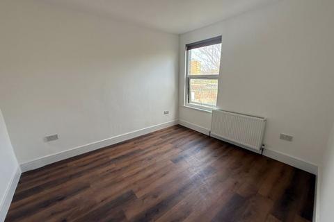 4 bedroom terraced house to rent, Inwood Road, Hounslow, TW3