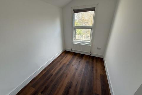 4 bedroom terraced house to rent, Inwood Road, Hounslow, TW3