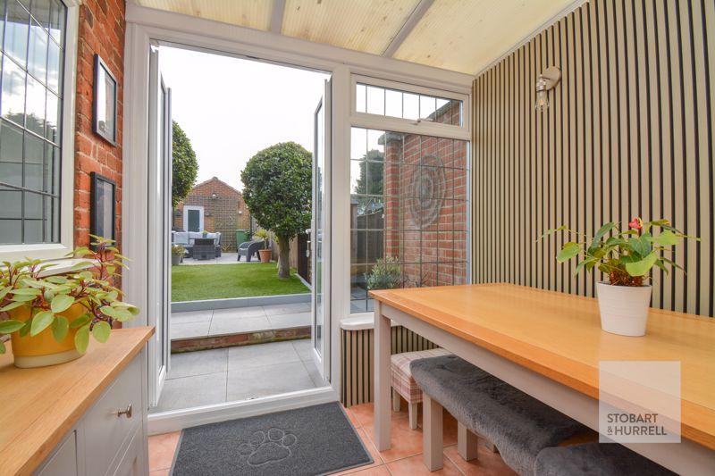 Conservatory to...