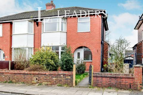 3 bedroom semi-detached house to rent, Shortlands Avenue, Bury, BL9