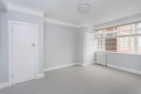 Studio to rent, Du Cane Court