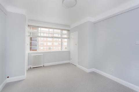 Studio to rent, Du Cane Court