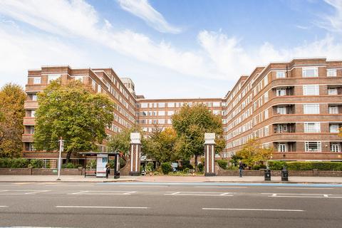 Studio to rent, Du Cane Court