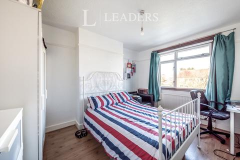 4 bedroom semi-detached house to rent, Everard Road, Bedford MK41 9LD