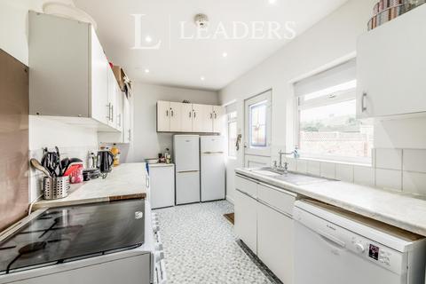 4 bedroom townhouse to rent, Goldington Road, Bedford MK40 3EB