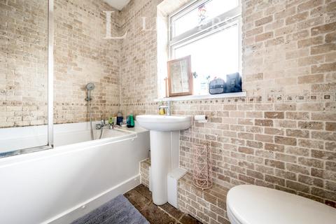 4 bedroom townhouse to rent, Goldington Road, Bedford MK40 3EB