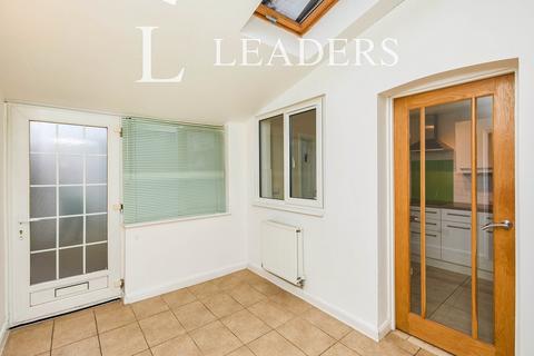 2 bedroom apartment to rent, Station Road, DE3
