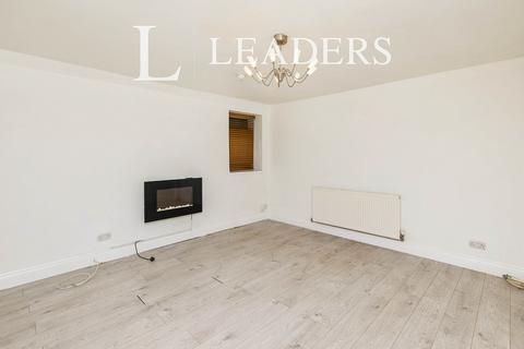 2 bedroom apartment to rent, Station Road, DE3