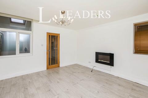 2 bedroom apartment to rent, Station Road, DE3