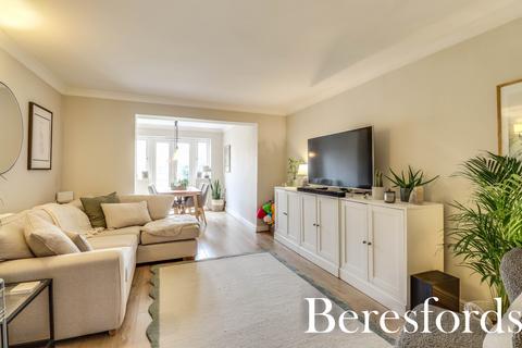 43 Greding Walk, Hutton, Brentwood, CM13 2UF