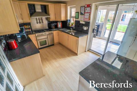 19 Fyfield Drive, South Ockendon, RM15 5QE