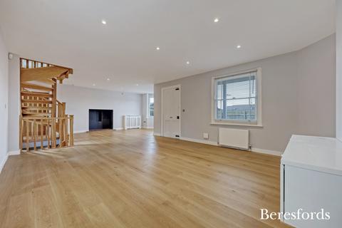 undefined, The Chase, Upminster, RM14