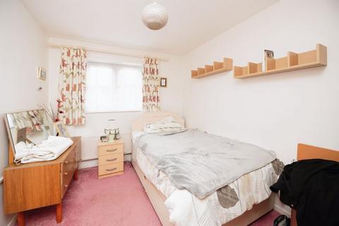 1 bedroom retirement property for sale, Abbs Cross Gardens, Hornchurch RM12