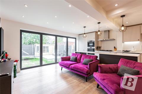 29 Hedingham Road, Hornchurch, RM11 3QH