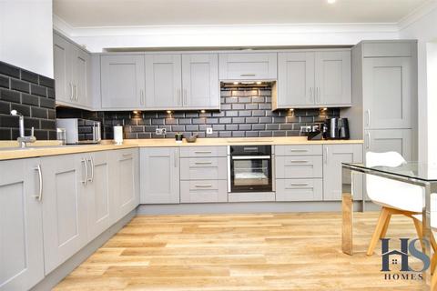 81 Caversham Place, Sutton Coldfield, B73 6HW