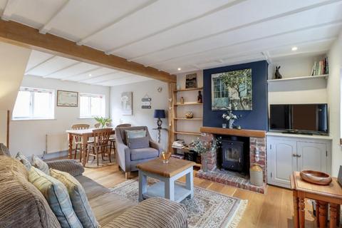 Studio Cottage, 2 Common Road, Sissinghurst, Cranbrook, TN17 2JR
