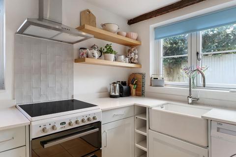 Studio Cottage, 2 Common Road, Sissinghurst, Cranbrook, TN17 2JR