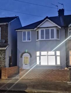 3 bedroom semi-detached house to rent, Sheringham Avenue, Romford, ., RM7 9DR