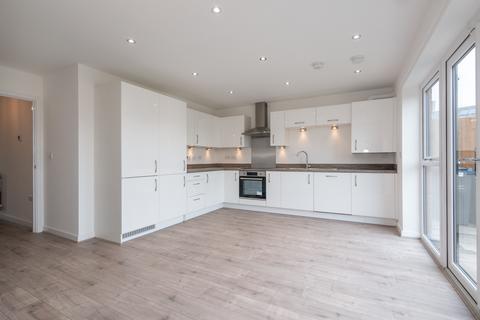 3 bedroom house to rent, at The Gateway, 25 BRICK KILN ROAD M12