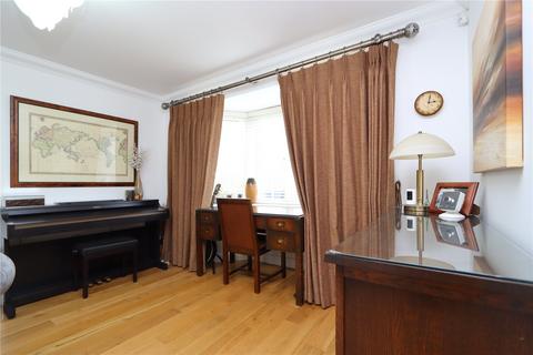 4 bedroom detached house for sale, Flynn Croft, Oxley Park, MK4