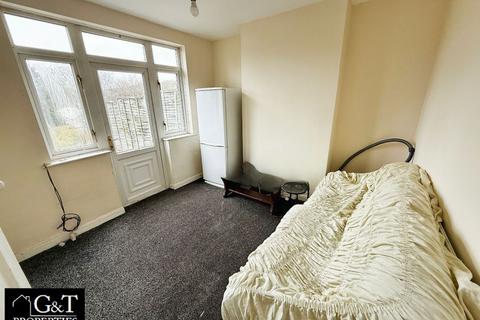 3 bedroom semi-detached house to rent, Hayes Lane, Stourbridge