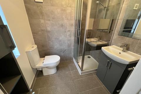 1 bedroom in a house share to rent, Cherry Crescent, Brentford