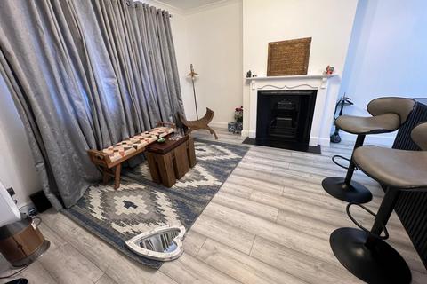 1 bedroom in a house share to rent, Cherry Crescent, Brentford