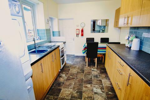 4 bedroom terraced house to rent, 25, Queen Street, Pontypridd
