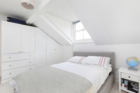 2 bedroom flat to rent, Gauden Road, London SW4