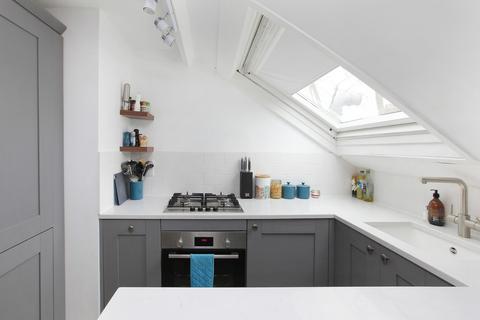 2 bedroom flat to rent, Gauden Road, London SW4