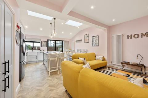 undefined, The Quadrant, London SW20
