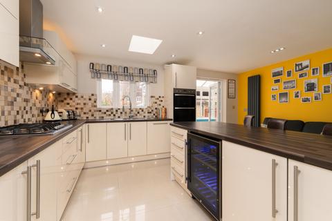5 bedroom detached house for sale, Tyler Avenue, Dunmow CM6