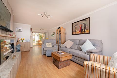 6 Cawkell Close, Stansted, CM24 8JF