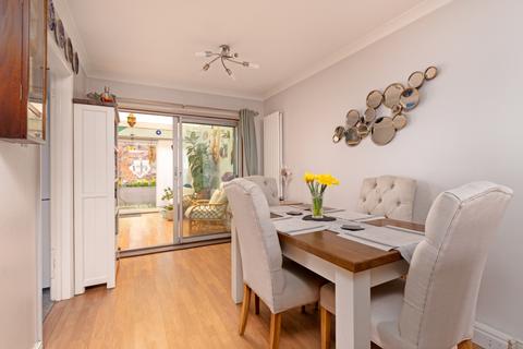 6 Cawkell Close, Stansted, CM24 8JF